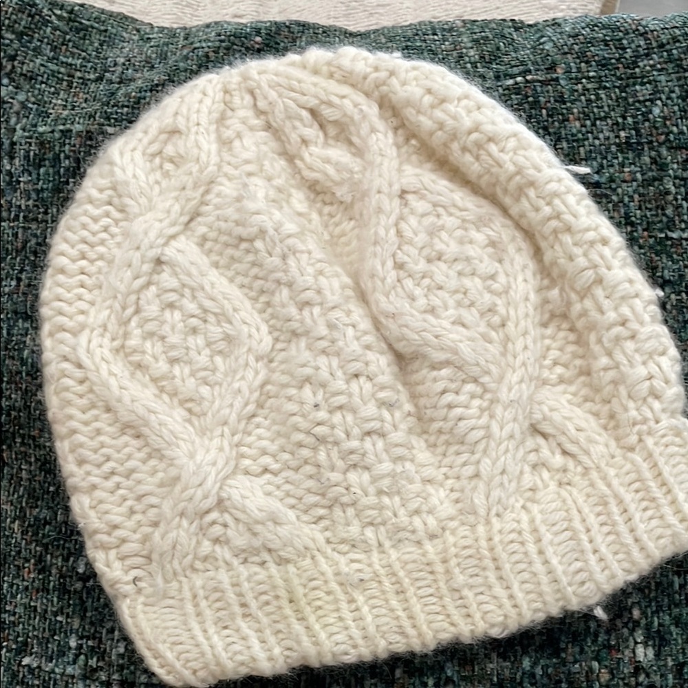 Abercrombie‎ & Fitch Cream Knit Beanie - Picture 4 of 7